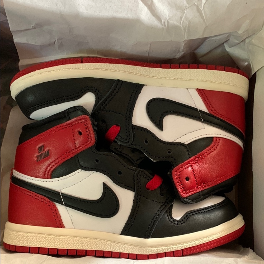 Nike Black and White Sneakers High-Top Comfort